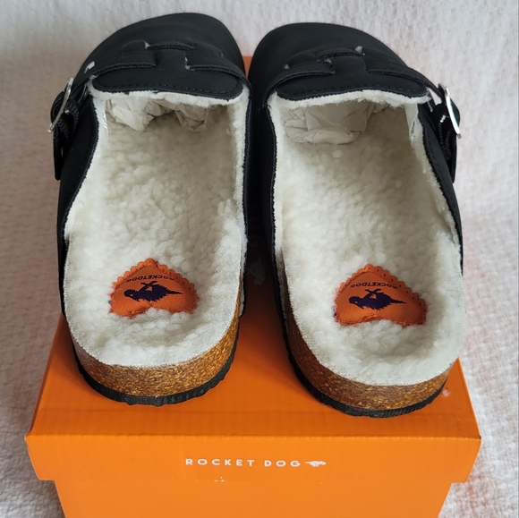 Women's Slip Ons - Picture 5 of 6